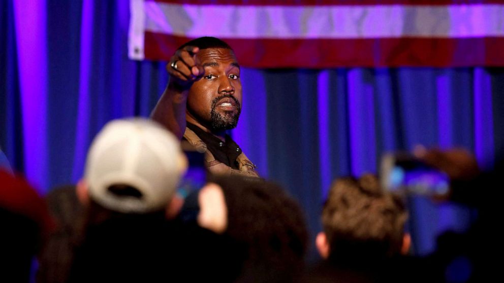 Anh trai của George Floyd đang xem xét vụ kiện về những bình luận của Kanye West