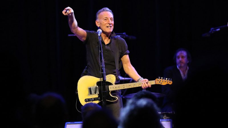 Bruce Springsteen nói về phản ứng dữ dội về giá vé cắt cổ trong bối cảnh thất bại của Taylor Swift Ticketmaster

