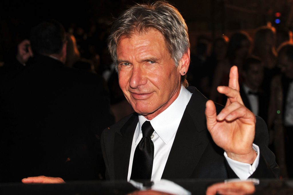 Harrison Ford rời đi sau buổi ra mắt phim Indiana Jones and the Kingdom of The Crystal Skull tại Palais des Festivals trong Liên hoan phim quốc tế Cannes lần thứ 61 vào ngày 18 tháng 5 năm 2008 tại Cannes, Pháp