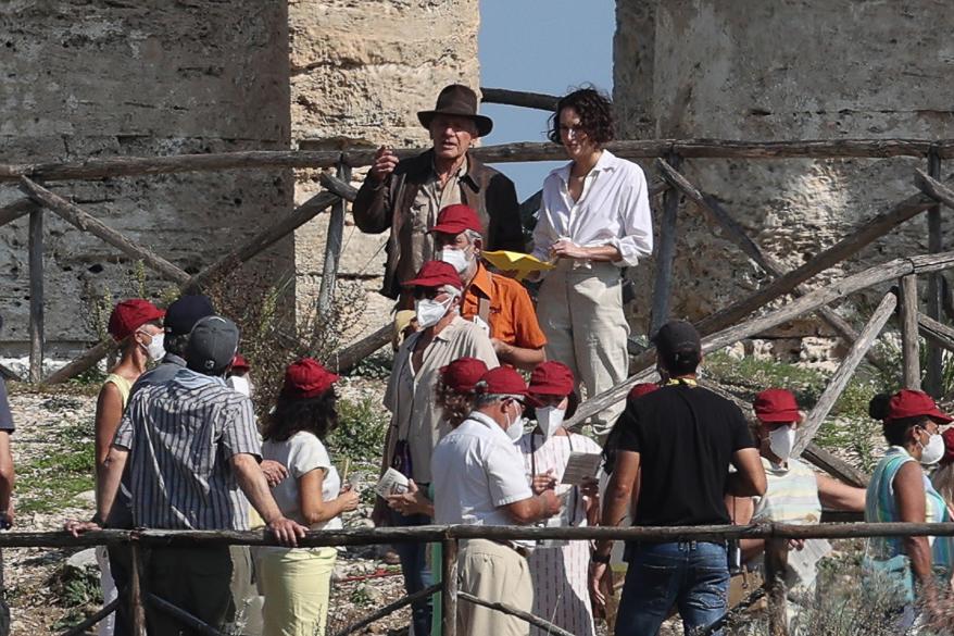 Harrison Ford và Phoebe Waller-Bridge trong quá trình quay phim Indiana Jones 5 ở Sicily, vào ngày 19 tháng 10 năm 2021 ở Đền Segesta, Sicily, Ý.