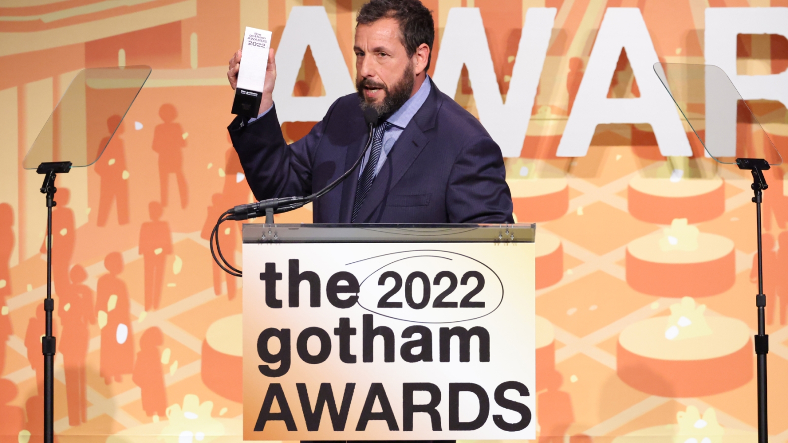 Adam Sandler để con gái viết bài phát biểu tại lễ trao giải Gotham hoang dã – Rolling Stone