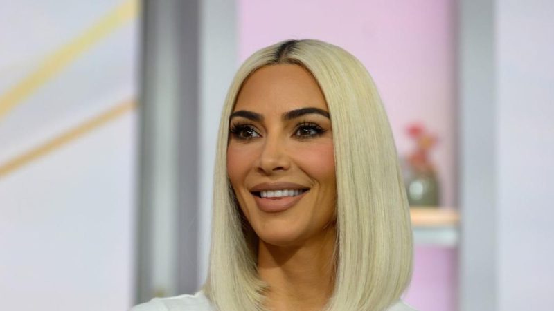 Fan cho rằng Kim Kardashian đang ngang nhiên làm Pete Davidson ghen trên Instagram

