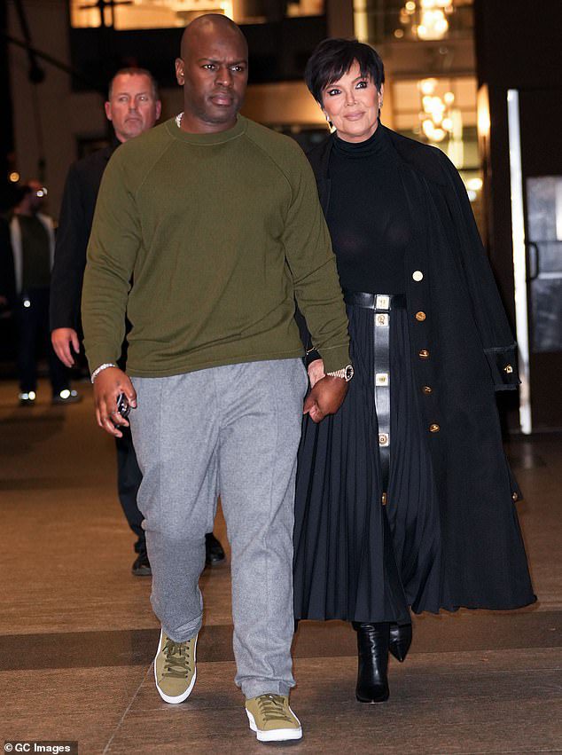 Tay trong tay: Kris Jenner, 67 tuổi và Corey Gamble, 41 tuổi, dường như đang yêu nhau trong một buổi hẹn ăn tối ở Thành phố New York vào đêm Chủ nhật