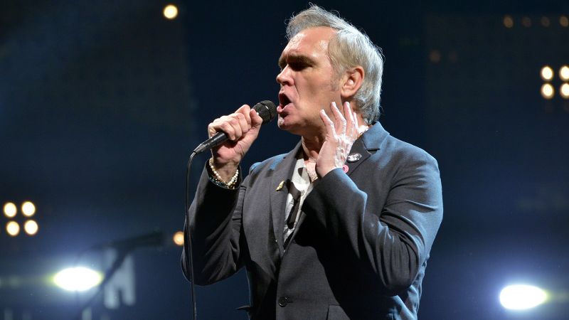 Morrissey khiến đám đông bối rối sau khi buổi hòa nhạc kết thúc sau 30 phút