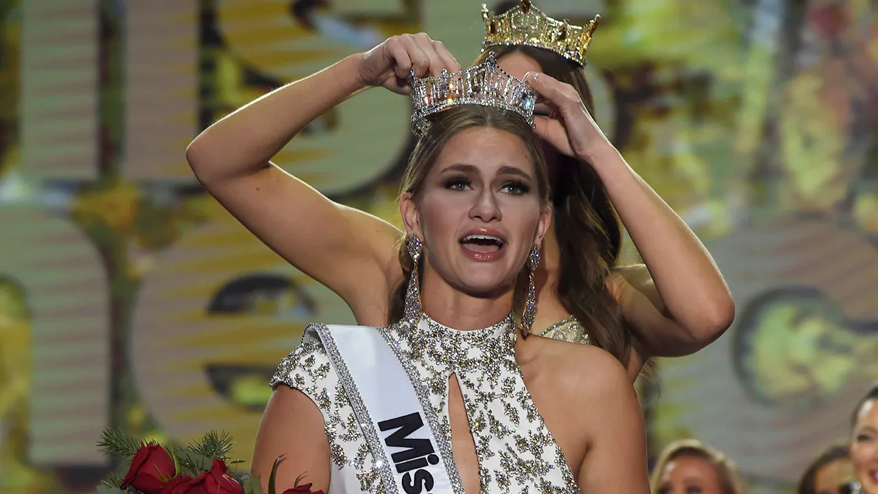 Người chiến thắng Hoa hậu Mỹ 2023, Hoa hậu Wisconsin Grace Stank, chia sẻ về chiến thắng gây sốc của mình: ‘Chỉ là một mớ hỗn độn’