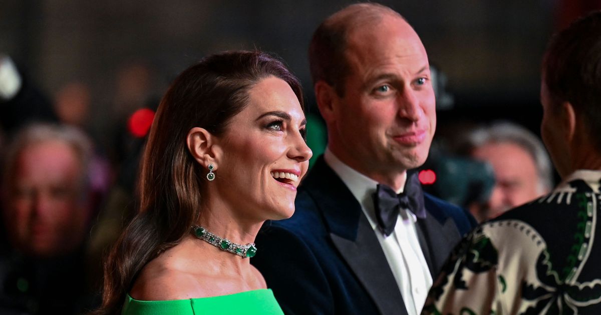 Kate Middleton đưa ra tuyên bố thời trang táo bạo trong chiếc váy thuê 91 USD